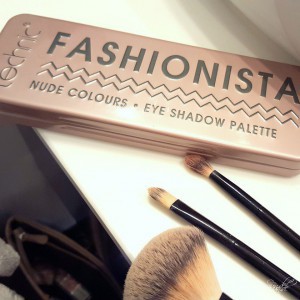 Mama Make-Up für den Alltag Lidschatten und Pinsen gehören zum Alltag