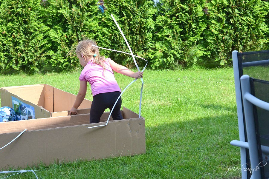 Das freie Spielen ist die Urform des Spielens. Warum Freies Spielen so wichtig ist und jedes Kind spielen können sollte und darf. Freie Kindheit bedeutet spielen. #Spielen #Kindheit #feierSun #Gedanken #Erziehung #Leben #Bootbauen