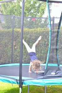 Gute Laune im Garten mit dem BERG-Toys Trampolin_wir testen_Erfahrung_Testbericht_Akrobaten Motte