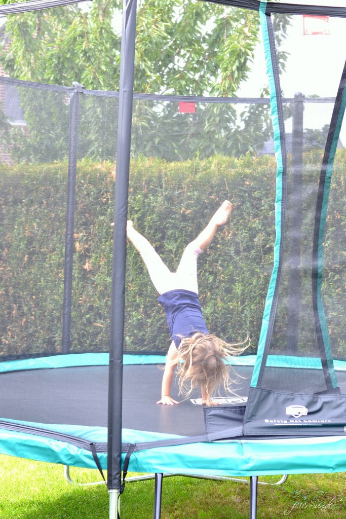 Gute Laune im Garten mit dem BERG-Toys Trampolin_wir testen_Erfahrung_Testbericht_Akrobaten Motte