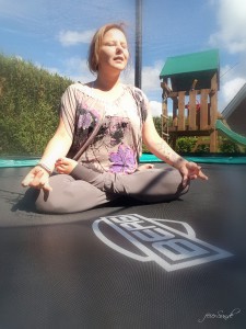 Gute Laune im Garten mit dem BERG-Toys Trampolin_wir testen_Erfahrung_Testbericht_Mama-macht-Yoga