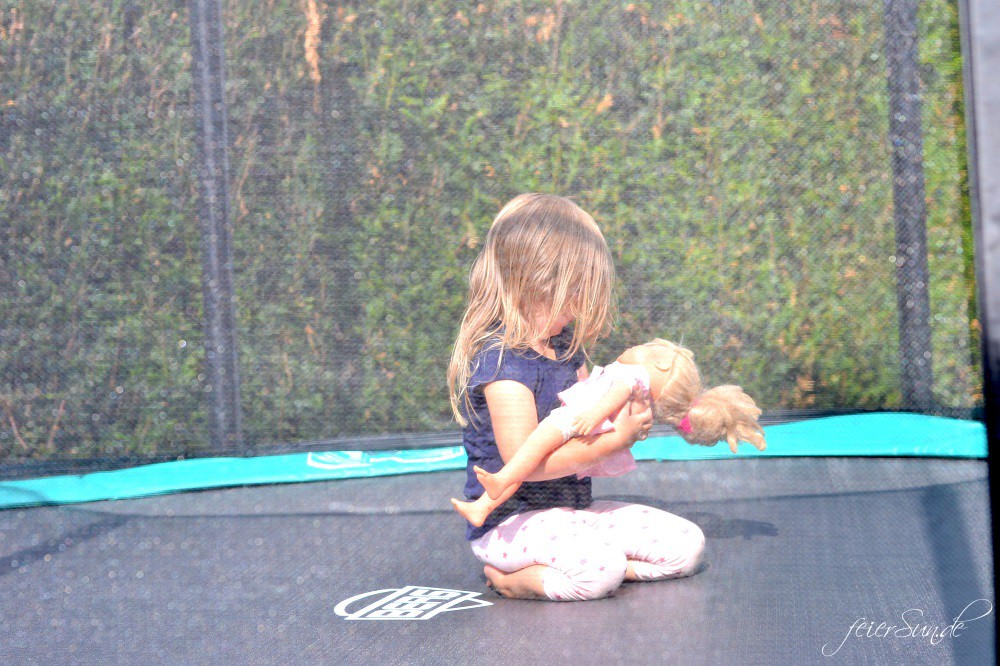 Gute Laune im Garten mit dem BERG-Toys Trampolin_wir testen_Erfahrung_Testbericht_Puppenmama