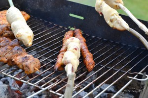 Stockbrot_Lagerfeuerromantikfuer-groß-und-klein_leckeres-vom-Grill