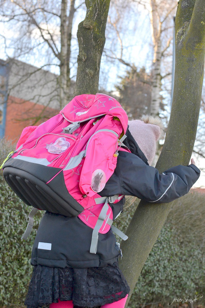 Auf dem Schulweg sicher. Die richtige Auswahl des Schulranzen & unseren 5 Tipps zur Sicherheit auf dem Weg in die Schule, inkl. Entscheidung.