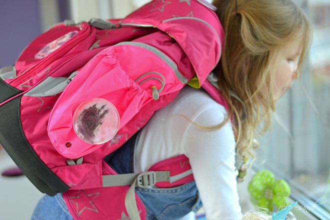 Auf dem Schulweg sicher. Die richtige Auswahl des Schulranzen & unseren 5 Tipps zur Sicherheit auf dem Weg in die Schule, inkl. Entscheidung.