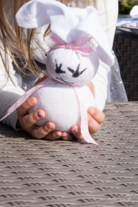 Der-Osterhase-ist-ne-Coole-Socke-Sockenhaeschen_ein-blitzschnelles_DiY_auch-maedchen-hasen-sind-coole-socken