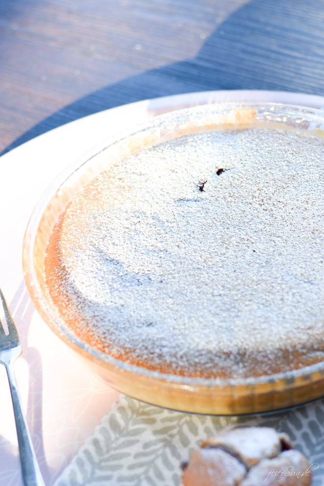 Kirschkuchen aus dem Himmel. Denn im Himmel muss es Kuchen geben. Ein super einfaches Grund-Rezept für jeden Obstkuchen und Muffins.