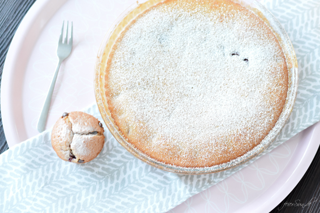 Kirschkuchen aus dem Himmel. Denn im Himmel muss es Kuchen geben. Ein super einfaches Grund-Rezept für jeden Obstkuchen und Muffins.