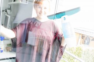 fruehjahrsputz-dryclean-mit-dem-leifheit-fenstersauger
