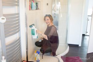 fruehjahrsputz-dryclean-mit-dem-leifheit-fenstersauger_sabueres-BAd