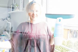 fruehjahrsputz-dryclean-mit-dem-leifheit-fenstersauger_sauberer-Durchblick