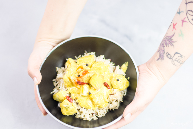 Ein fruchtiges Haehnchen-Mango-Curry-mit Kokosmilch ist super schnell gemacht und schmeckt herlich. Ein Rezept aus meiner Kueche.