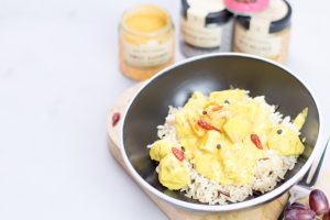 Ein fruchtiges Haehnchen-Mango-Curry-mit Kokosmilch ist super schnell gemacht und schmeckt herlich. Ein Rezept aus meiner Kueche.