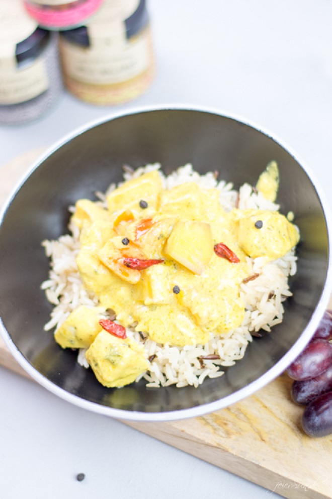 Ein fruchtiges Haehnchen-Mango-Curry-mit Kokosmilch ist super schnell gemacht und schmeckt herlich. Ein Rezept aus meiner Kueche.