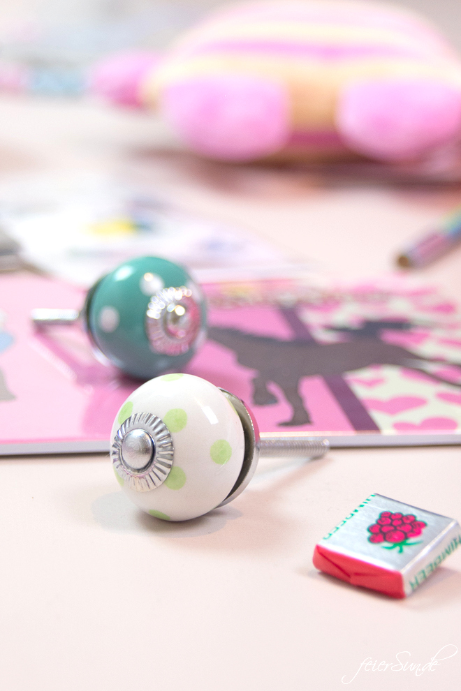 Auf feierSun.de zeige ich heute unsere GeSCHENke zur Einschulung und kläre damit die Frage: was kommt in die SCHULTüTE? Was war bei uns in der Schultüte. Unsere GeSCHEnKE, iDeeN & ANReGUNGeN.