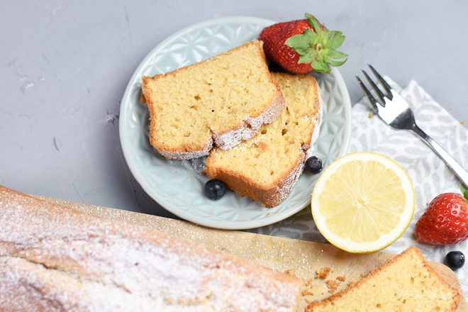 Auf feierSun.de zeige ich einen kinderleichten saftigen #ZiTrONeNkUCheN. Mit dem #Geheimnis, warum mein #Rezept immer so fluffig wird. #Laktosefrei