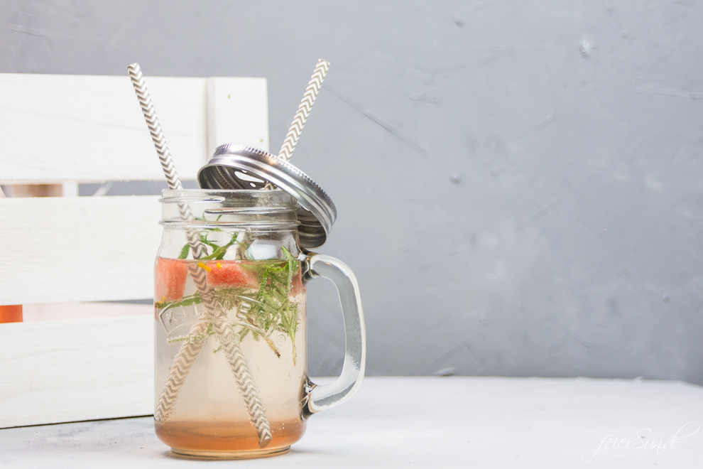 JesS zeigt Dir heute auf feierSun.de wie Du ganz einfach aus Gemüse einen Sirup selber machen kannst. Das Rezept für Wassermelonen-Sirup macht die Wassermelone trinkbar. feierSun.de I Familienleben I Lifestyle I Herz