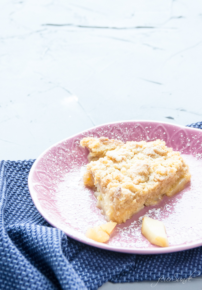 Auf feierSun.de gibt es heute (m)ein Rezept für warmen ApPLe CRuMbLE. Perfekt zwischen Spätsommer & Herbst. #AppleCrumble #ernte #Apfelernte 