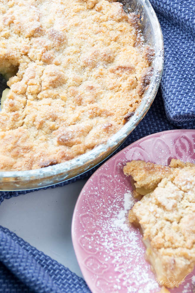 Auf feierSun.de gibt es heute (m)ein Rezept für warmen ApPLe CRuMbLE. Perfekt zwischen Spätsommer & Herbst. #AppleCrumble #Seelenfutter