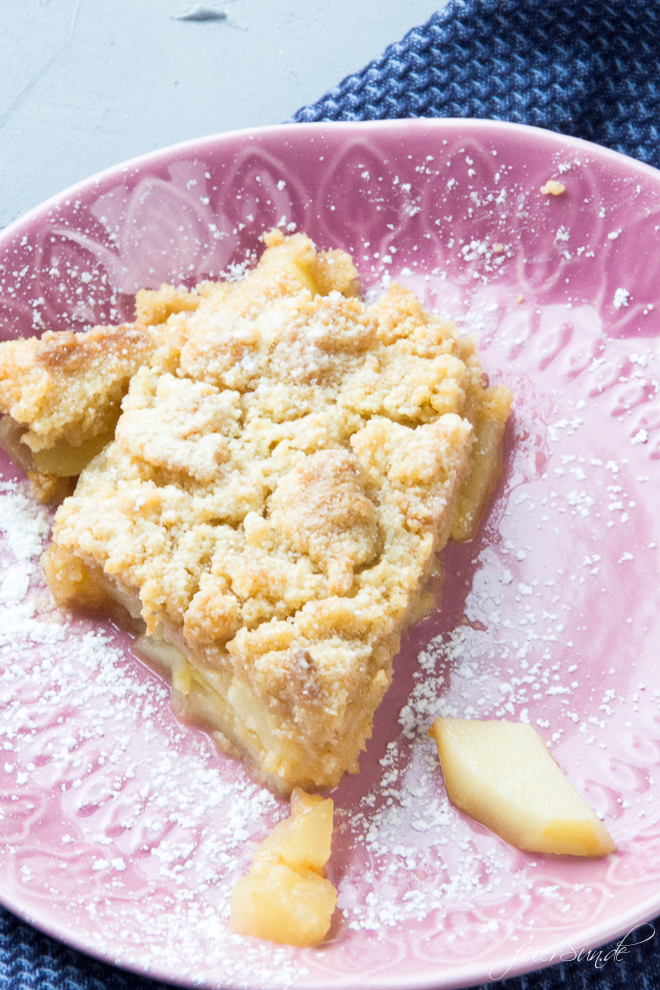 Auf feierSun.de gibt es heute (m)ein Rezept für warmen ApPLe CRuMbLE. Perfekt zwischen Spätsommer und #Herbst. #AppleCrumble