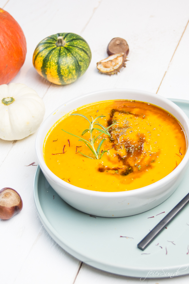 Auf feierSun.de gibt es heute ein Rezept für einfache KüRbiSsuPpE mit KokOsMiLCh und CUrRy ist perfekt für die kalte Jahreszeit. Mein Herbstessen total vegan und vegetarisch. Saisonal und regional. 
