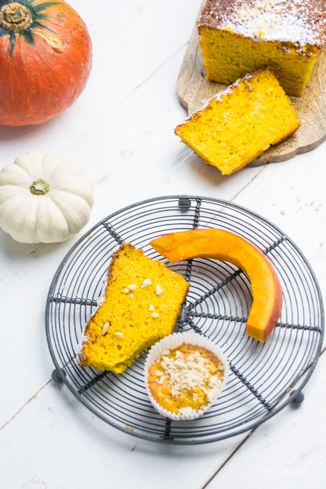 Der Herbst hat viele schöne Seiten. Auf feierSun.de gibt es ein #Rezept für KüRbiSkUChEn mit Mandeln und fast ganz ohne Mehl. Saftig, #lecker & #saisonal. #Kuchen und #Muffins und #Herbst auf feierSun.de