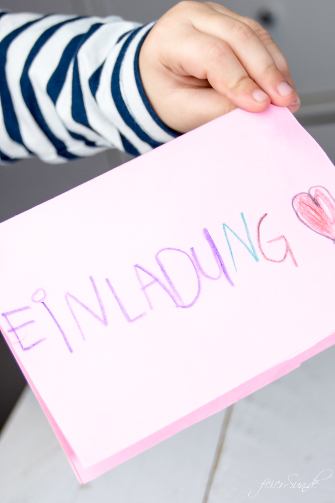 Ein super einfaches DiY für eine Pop-Up-Karte als Einladung zur AuSzEit mit Paddington 2. Mit dem Kinostart für gemeinsame Pausen und passend für allerlei Einladungen // Familienzeit auf feierSun.de