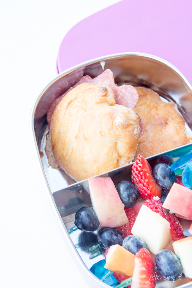 Du brauchst leckere Inspiration dafür, was Du dem Kind in die #Lunchbox packst, damit es den Inhalt der #Brotdose auch isst? Dann hab ich hier viele Ideen, die auch wirklich gegessen werden. Das kommt bei uns rein und so isst auch Dein Kind seine #Brotbox leer! #Schule #KiGa #Kindergarten #gesundesEssen #Frühstück auf feierSun.de