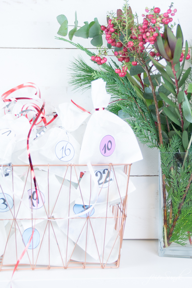 Der einfachste Adventskalender aller Zeiten. Exklusiv für Dich meine AdVeNtSkAlENdeR-Zahlen zum Ausdrucken als #kostenlosen #Download // #DiY #Printable #Freebie #Design #Interior I feierSun.de