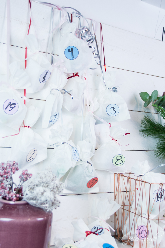 Der einfachste Adventskalender aller Zeiten. Exklusiv für Dich meine AdVeNtSkAlENdeR-Zahlen zum Ausdrucken als #kostenlosen #Download // #DiY #Printable #Freebie #Design #Adventakalender für alle I feierSun.de