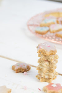 mandel-butter-plaetzchen-mit-kokosraspeln_Rezept_Weihnachtsbaeckerei_feiersun.de_backen