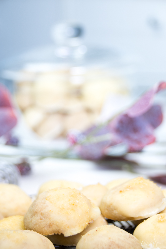 ORaNGeN-tRpPfeN sind meine einfachen KeKSe mit ZuCkeRhauBe. Ein schnelles Rezept aus meiner Weihnachtsbäckerei was immer gelingt und einfach lecker ist. Zur Adventsfeier, zum Kaffee oder einfach so zwischendurch. Das super #Rezept für die #Weihnachtsbäckerei und der Garant #BackenistLiebe | #feierSun