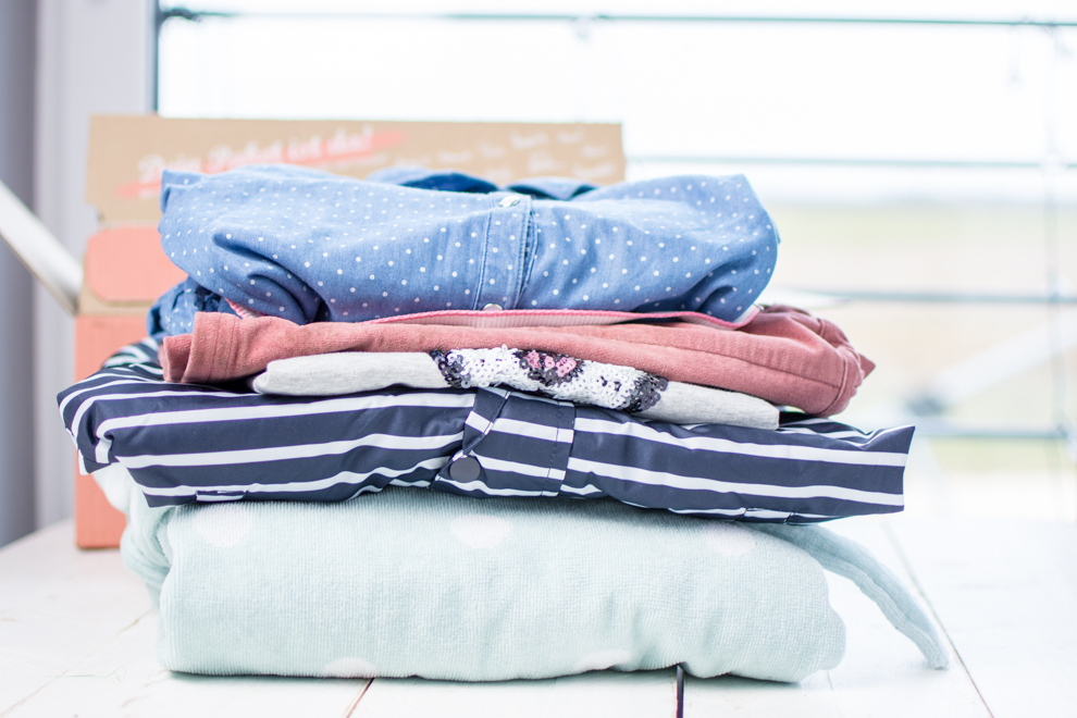 Kinder-Kleidung mieten statt kaufen. Babykleidung und Kinderkleidung mieten mit Tchibo Share geht das ganz einfach. Nachhaltig und günstig. Geld sparen Kindersachen weitergeben. Einfach mieten. Einfache Auswahl von schöner Kinderkleidung. Weil Kinder schnell wachsen. Schöne Kindermode mieten. #feierSun #feierSunMode #Mode #Kindermode