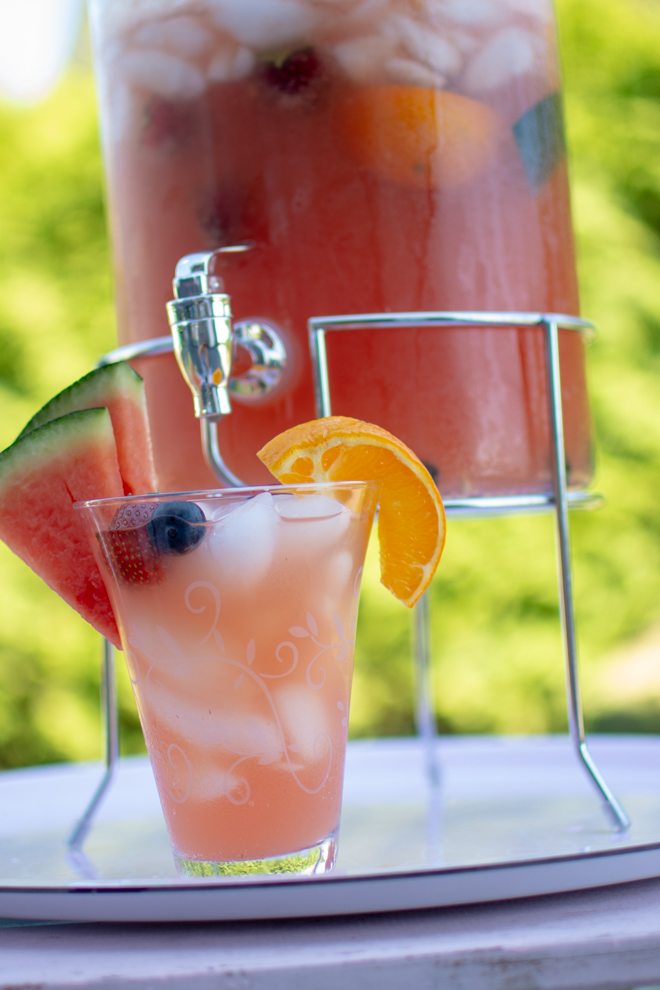 Wassermelonen Limonade selber machen. Leckere Rezept. Ideen für den Sommer. Ideen mit Wasssermelone: Wassermelonen-Limonade ohne Zucke. Perfekte Ideen für Sommer Rezepte Erfrischung pur - leckere Limo. #feierSun #Melonenlimonade. #wassermelone #rezepte #wassermelonenlimonade #mocktail