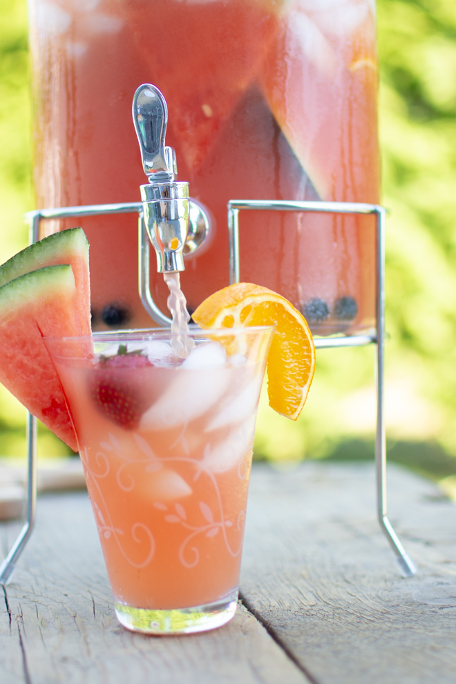 Wassermelonen Limonade selber machen. Leckere Rezept. Ideen für den Sommer. Ideen mit Wasssermelone: Wassermelonen-Limonade ohne Zucke. Perfekte Ideen für Sommer Rezepte Erfrischung pur - leckere Limo. #feierSun #Melonenlimonade. #wassermelone #rezepte #wassermelonenlimonade #mocktail