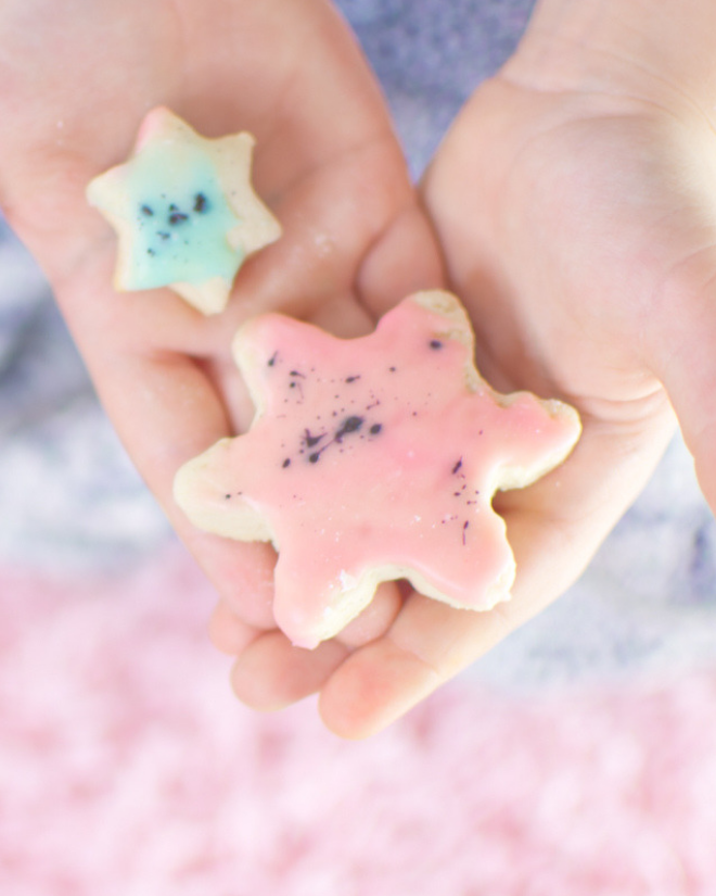 Vegane Kekse, für Advent und Weihnachten. Vegane Plätzchen für Tee und Kaffe schnell und einfach gemacht. Rezept für vegane Weihnachts Kekse (Plätzchen). Vegane Kekse - ein einfaches Rezept. Butterkekse aus der Weihnachtsbäckerei | #feierSun #feierSunFood