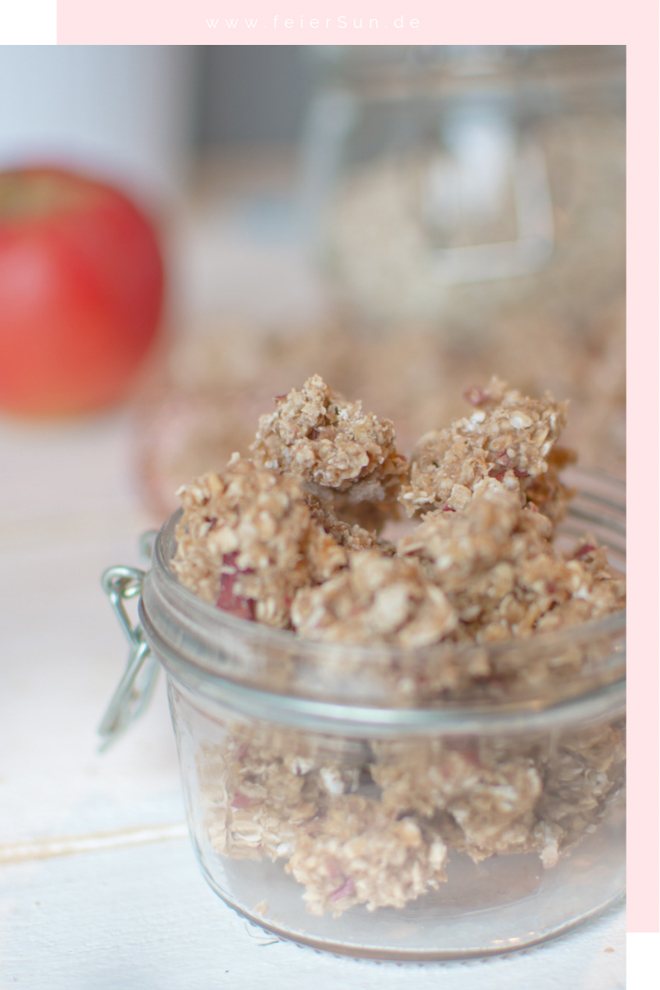 apple Energy Balls | Total leckere Energiekuglen sind Apfelsnacks als Energiebällchen vegan und gesund. Ein kinderleichtes Rezept mit Energie für die ganze Familie - nicht so süß, aber dennoch super lecker. Leckere Energiekugeln. | #feierSun #vegan #feierSunFood