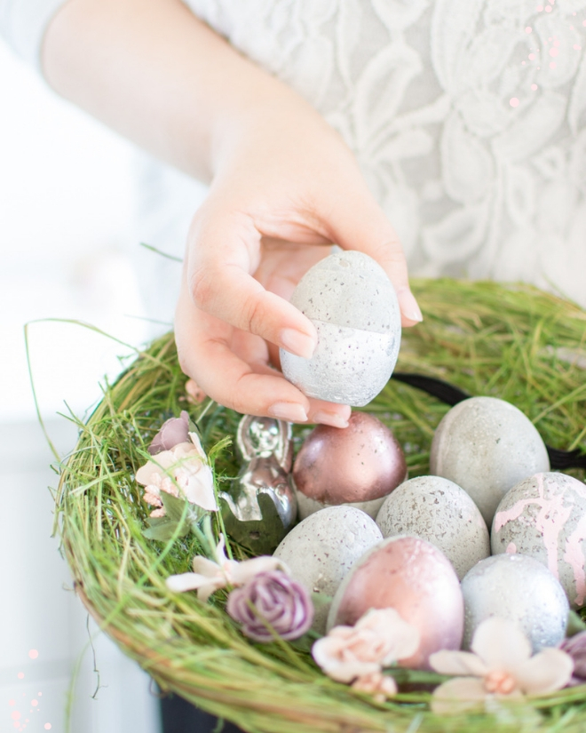 Moderne Osterdekoration aus Beton: Betoneier als ausgefallen Dekoration für den Frühling und Ostern. Basteln mit Beton ist ganz einfach und macht Freude. Osterdekoration einfach selber machen. Für Ostern basteln mit Kindern. Osterbasteln. Basteln für Ostern. Ostergeschenk. DIY Bastelanleitung. DiY | #feierSun #feierSunDiY #basteln #Ostern #Frühling #Springdeko #Spring #betondesign