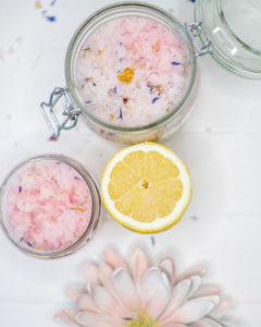 Blueten-peeling_naturkosmetik-selber-machen-titel