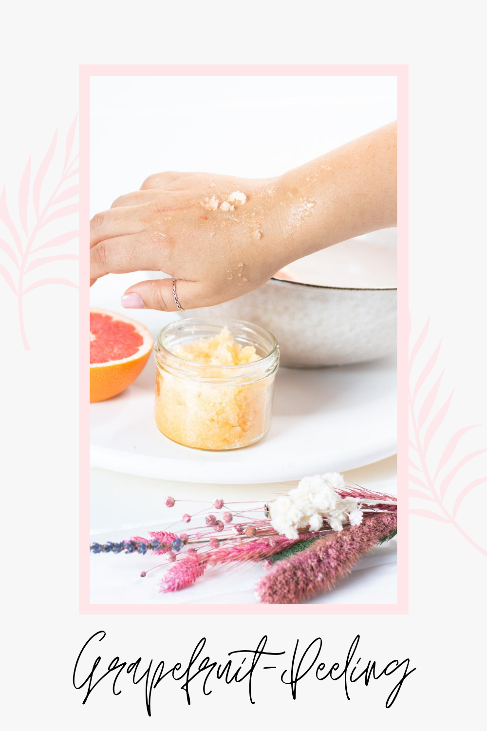 Peeling selber machen: Das Grapefruit-Peeling mit Fruchtsäure erfrischt deinen Geist und hinterlässt ein angenehm seidig weiches Gefühl auf der Haut. Dabei pflegt es deine Seele und schützt dich vor vielen äußeren Einflüssen. Mehr Naturkosmetik, Peelings, DiYs und Informationen zum Grapefruit Scrub gibts hier: www.feiersun.de